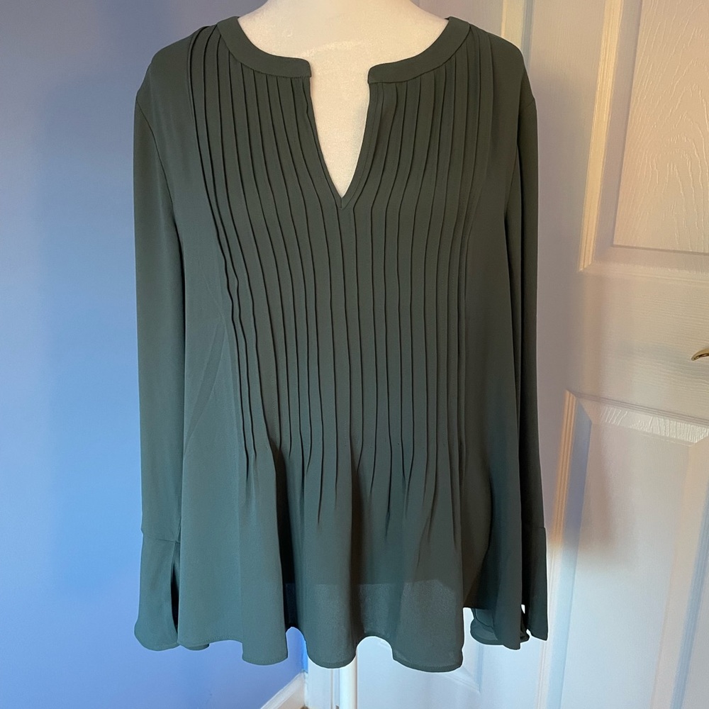 NWOT Ann Taylor Pleated Flowy Dark Green/Teal Blouse Size L